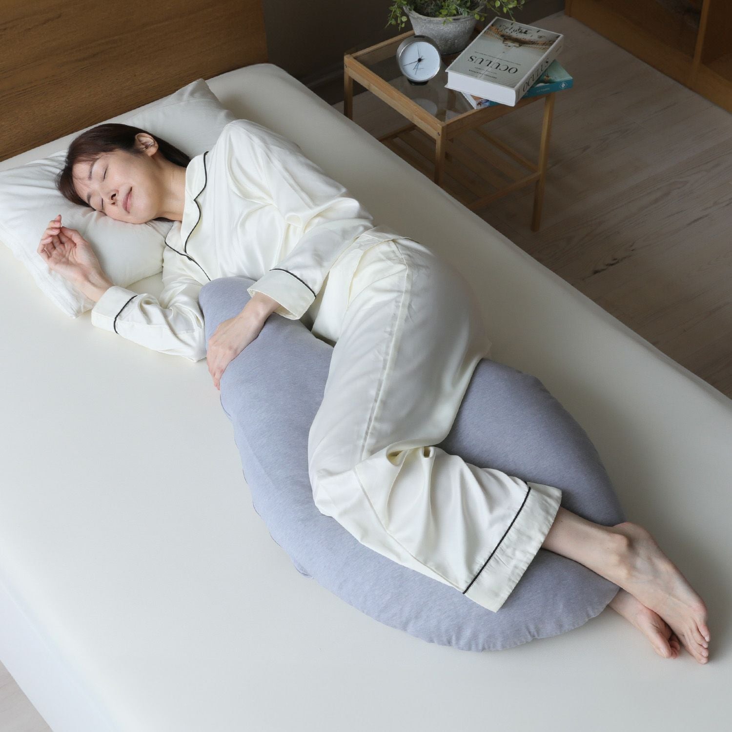 はさんで腰が整う枕 | Nelture